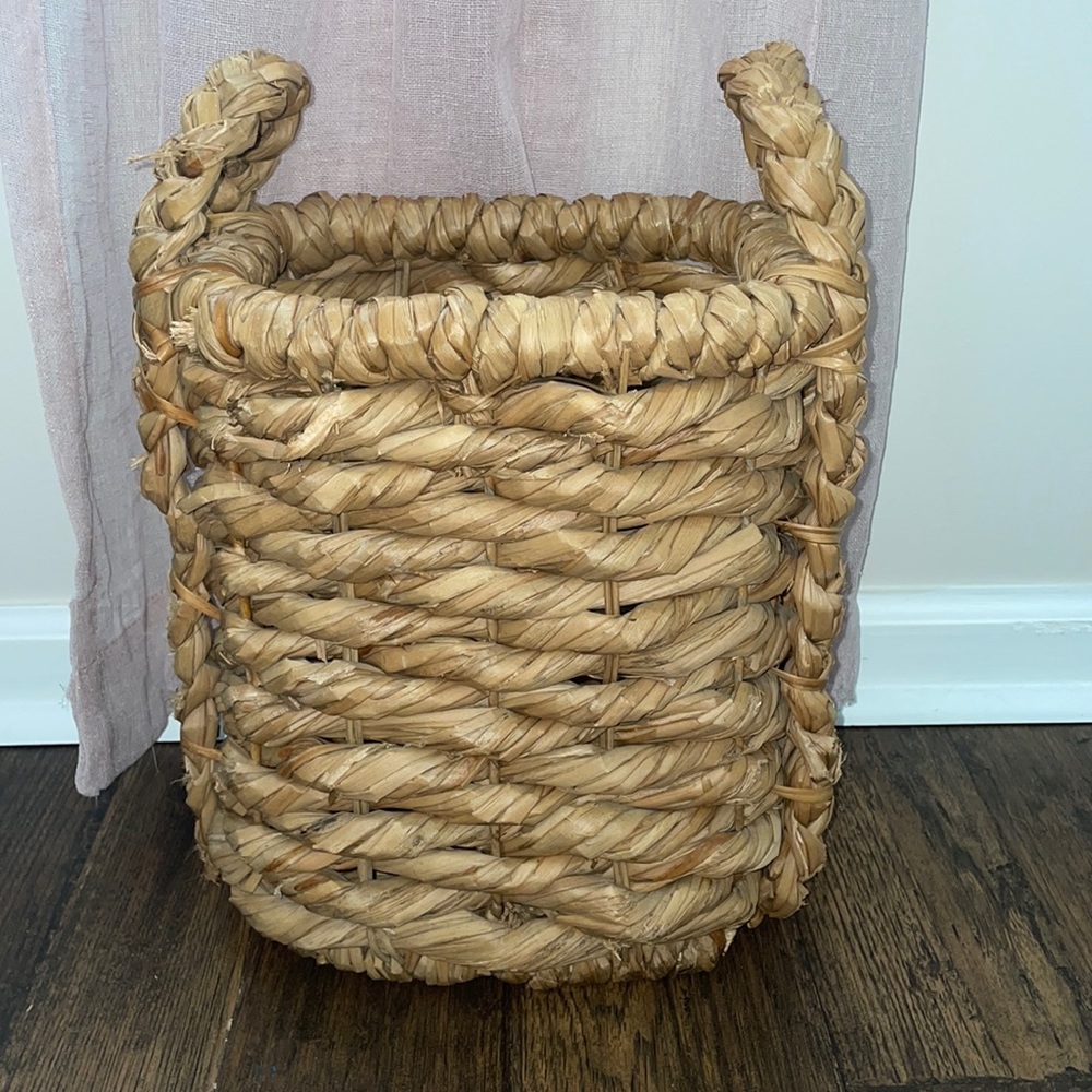Woven basket with handles